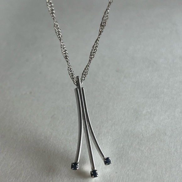 Avon Silver & Sapphire Pendant on 18kGP Chain + 3 Pairs Earrings~silver&blue - Picture 12 of 12